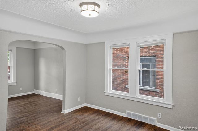 9297 Mckinney Street, Detroit, MI 48224