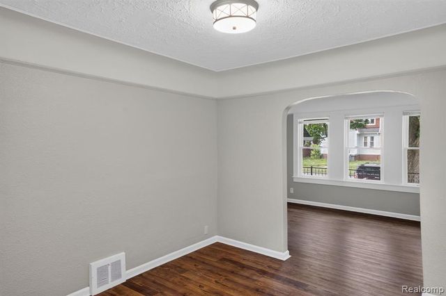 9297 Mckinney Street, Detroit, MI 48224