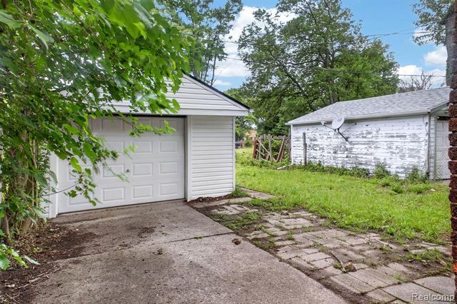 9297 Mckinney Street, Detroit, MI 48224