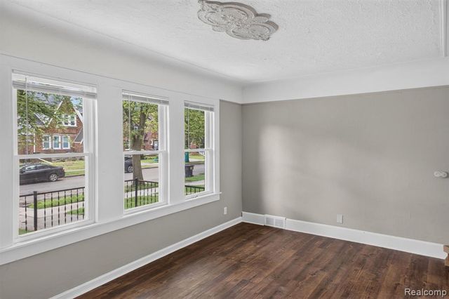 9297 Mckinney Street, Detroit, MI 48224