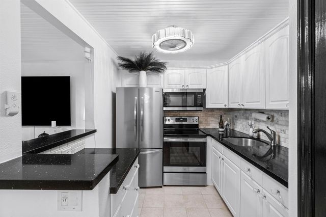 340 Horizons W 102, Boynton Beach, FL 33435