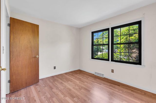 202 Yvonne Drive, Toms River, NJ 08753
