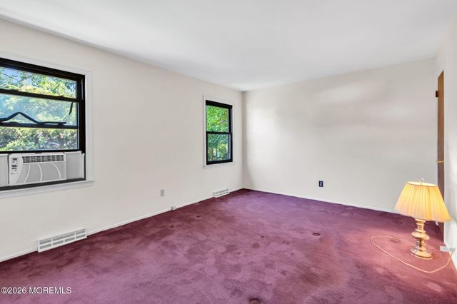202 Yvonne Drive, Toms River, NJ 08753