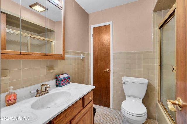 202 Yvonne Drive, Toms River, NJ 08753