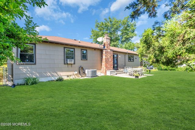 202 Yvonne Drive, Toms River, NJ 08753