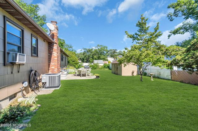 202 Yvonne Drive, Toms River, NJ 08753