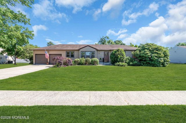 202 Yvonne Drive, Toms River, NJ 08753