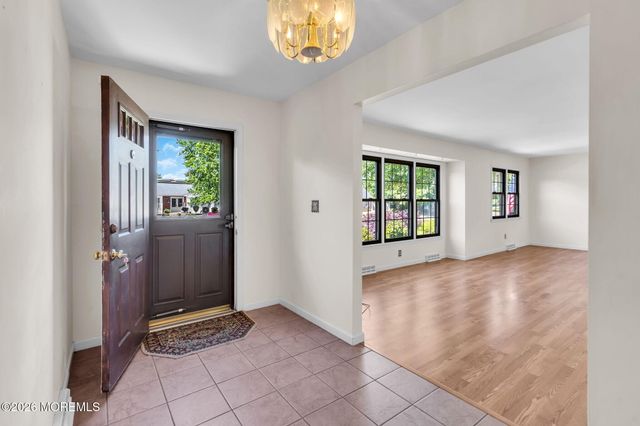 202 Yvonne Drive, Toms River, NJ 08753