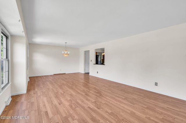 202 Yvonne Drive, Toms River, NJ 08753