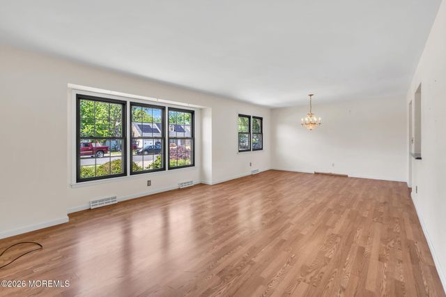 202 Yvonne Drive, Toms River, NJ 08753