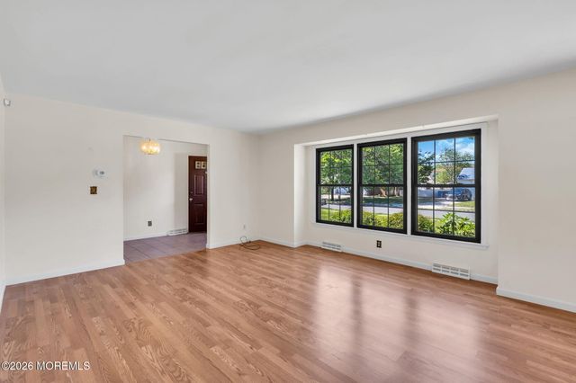 202 Yvonne Drive, Toms River, NJ 08753
