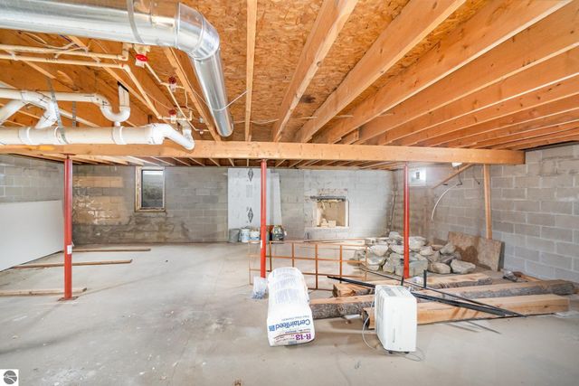 288 30th Avenue, Six Lakes, MI 48886