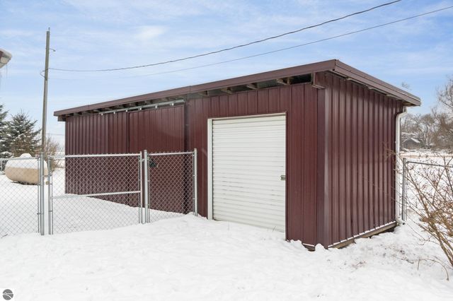 288 30th Avenue, Six Lakes, MI 48886