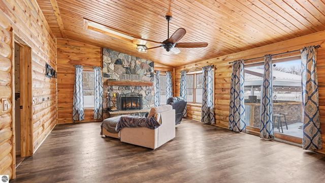 288 30th Avenue, Six Lakes, MI 48886