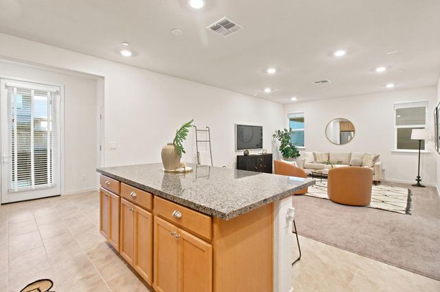 2800 High Tide Ave, Sacramento, CA 95833