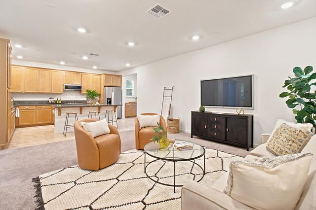 2800 High Tide Ave, Sacramento, CA 95833