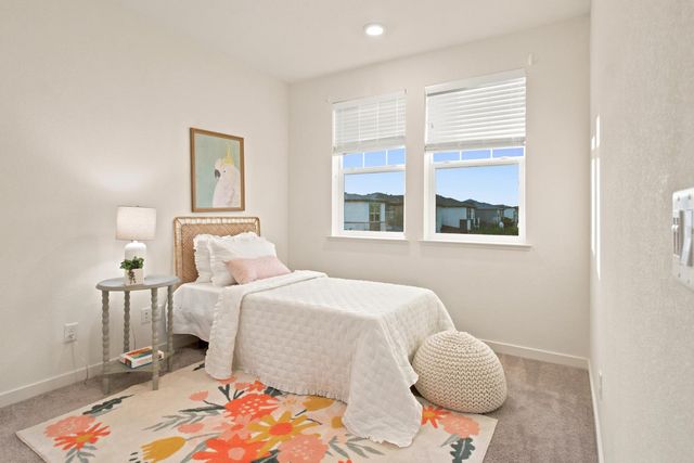2800 High Tide Ave, Sacramento, CA 95833