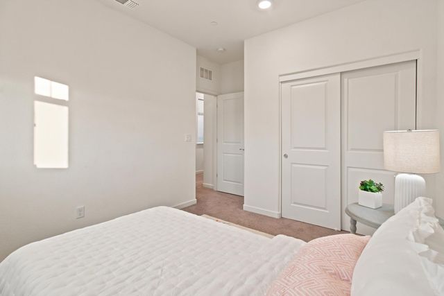 2800 High Tide Ave, Sacramento, CA 95833