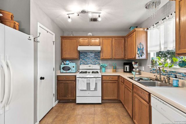 321 Zebra Dr, Kyle, TX 78640