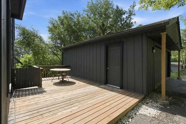 306 N Cresthill Avenue, Mchenry, IL 60051