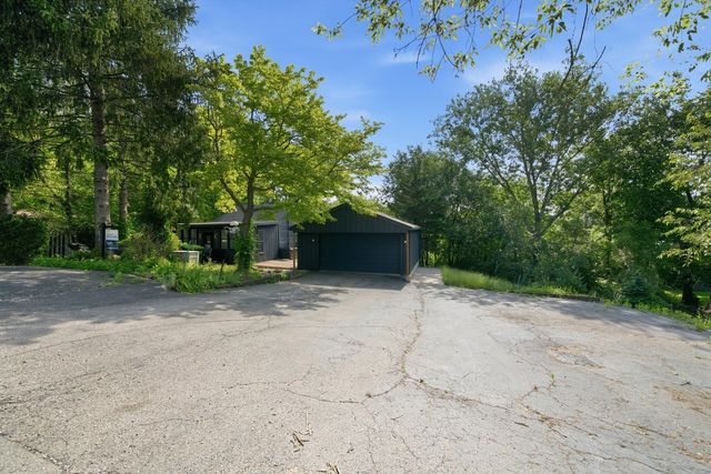 306 N Cresthill Avenue, Mchenry, IL 60051