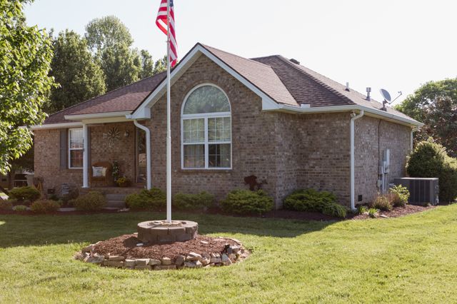 119 Irish Oaks Dr, Portland, TN 37148