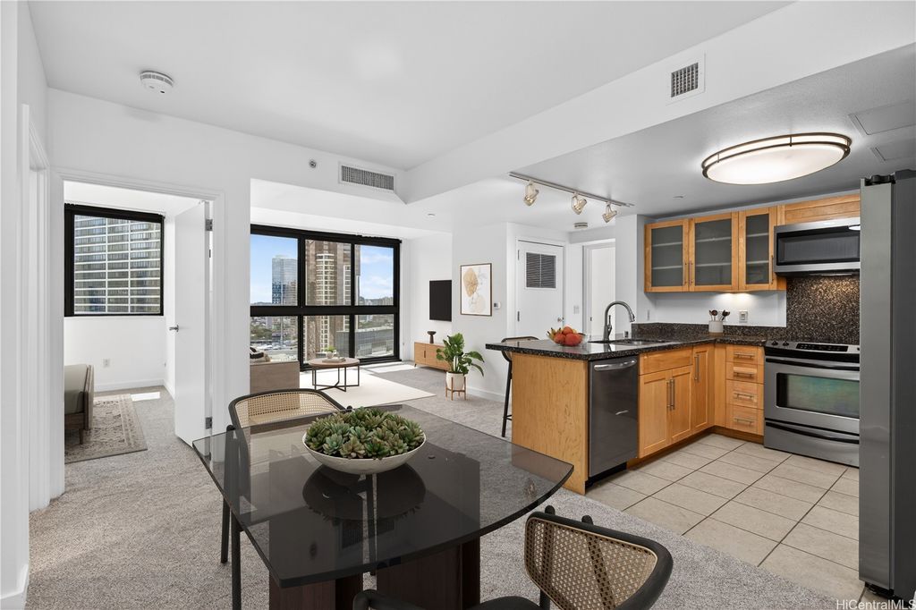 600 Queen Street 2703, Honolulu, HI 96813