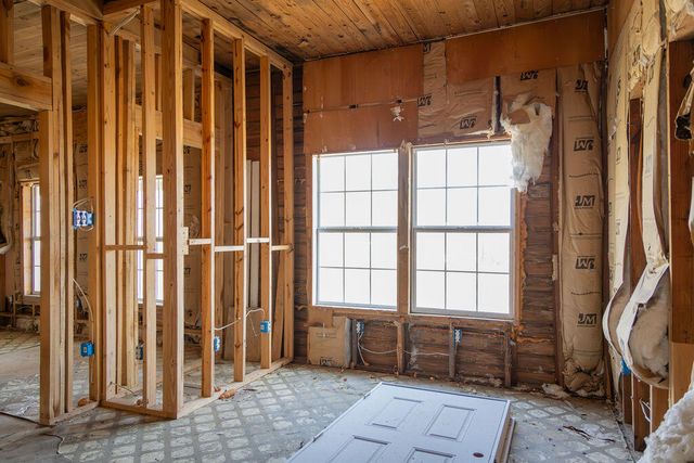 905 N Texas St, Deridder, LA 70634