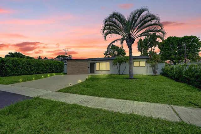 1001 SE 13th Court, Deerfield Beach, FL 33441