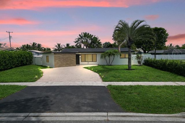 1001 SE 13th Court, Deerfield Beach, FL 33441