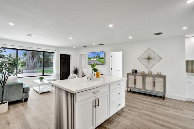 1001 SE 13th Court, Deerfield Beach, FL 33441