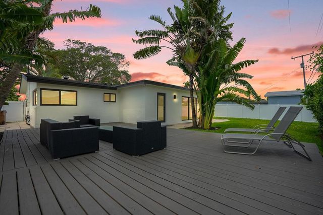 1001 SE 13th Court, Deerfield Beach, FL 33441