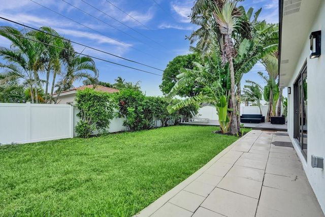 1001 SE 13th Court, Deerfield Beach, FL 33441