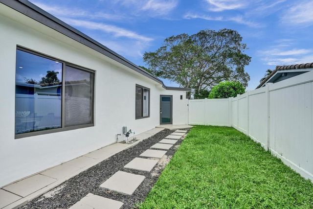 1001 SE 13th Court, Deerfield Beach, FL 33441