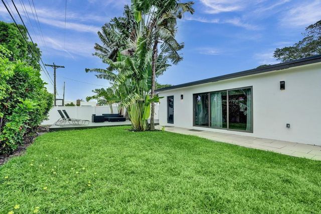 1001 SE 13th Court, Deerfield Beach, FL 33441