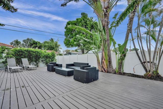 1001 SE 13th Court, Deerfield Beach, FL 33441