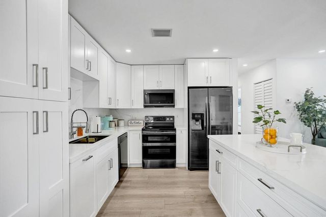 1001 SE 13th Court, Deerfield Beach, FL 33441