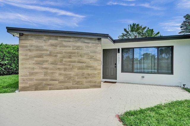 1001 SE 13th Court, Deerfield Beach, FL 33441