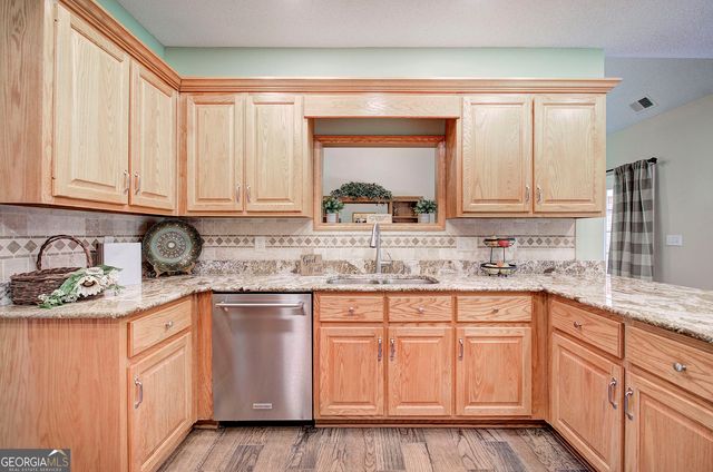 20 Spring Lake Trail NE, White, GA 30184