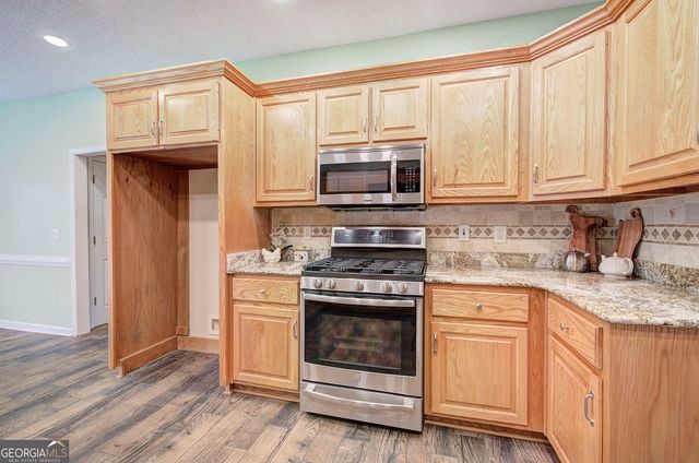 20 Spring Lake Trail NE, White, GA 30184