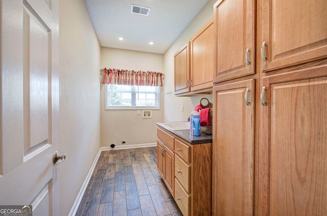 20 Spring Lake Trail NE, White, GA 30184