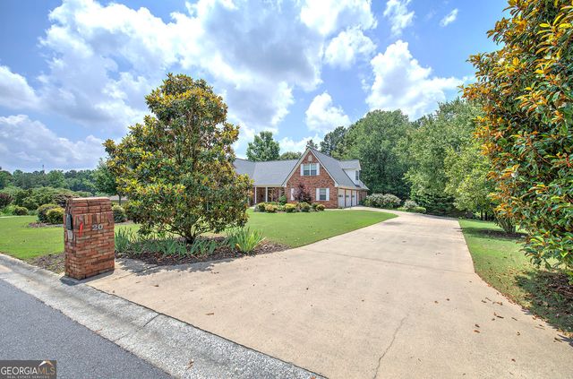 20 Spring Lake Trail NE, White, GA 30184