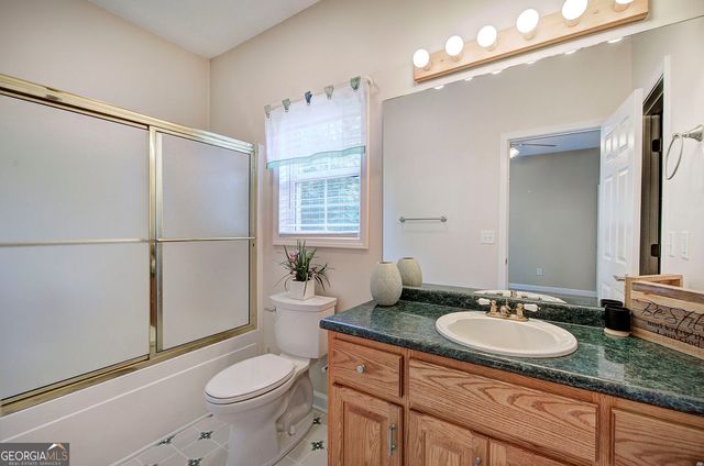 20 Spring Lake Trail NE, White, GA 30184