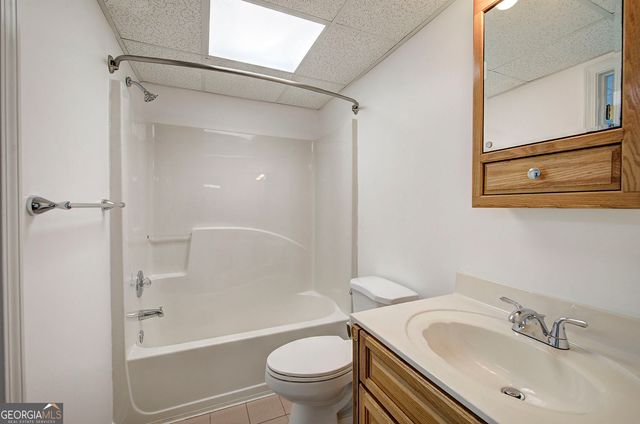 20 Spring Lake Trail NE, White, GA 30184