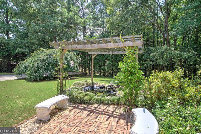 20 Spring Lake Trail NE, White, GA 30184