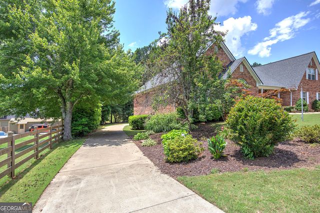 20 Spring Lake Trail NE, White, GA 30184