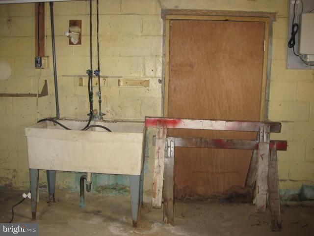 1025 SCOTT AVE, Upper Chichester, PA 19061