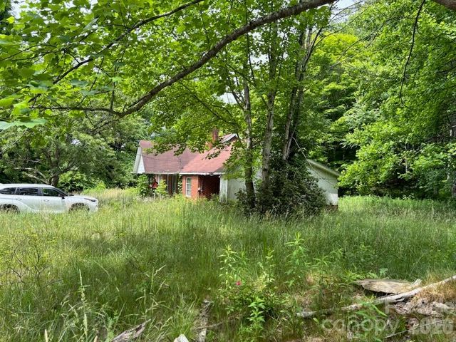 1771 Hughes Gap Road, Bakersville, NC 28705
