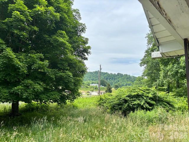 1771 Hughes Gap Road, Bakersville, NC 28705