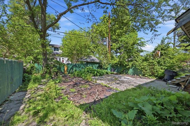 13335 Strathmoor Street, Detroit, MI 48227